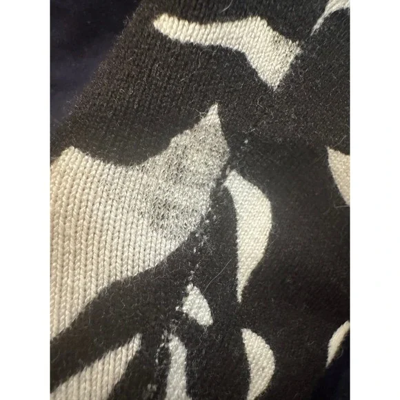 White House Black Market Cardigan Sweater XS Roses Snap Button Fitted Career - Picture 9 of 9